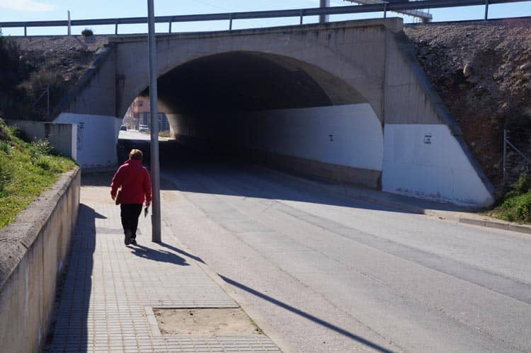 Villena adecuará en 2015 la calle de acceso al cementerio municipal