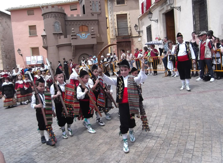 Moros y Cristianos en Biar -Desfile Mogudes 11-5-2014