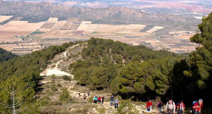 El PP busca compatibilizar la escalada en Sierra Salinas con la protección del medio ambiente