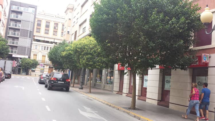 El gobierno de Los Verdes mejorará las luminarias de la calle Corredera a propuesta del PP
