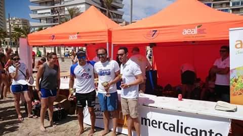 Silvia Domene y Carlos Soler, nadadores del Club Natación Villena, ganan la travesía Hogueras de San Juan 2015