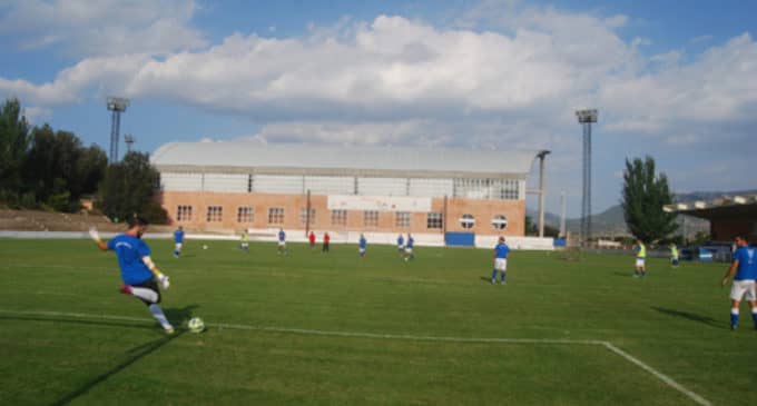 Villena invertirá 35.000 euros en renovar dos de las torres eléctricas del campo de fútbol La Solana