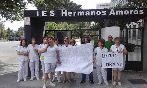 Comienza la huelga de trabajadores del servicio de limpieza de los institutos de Villena