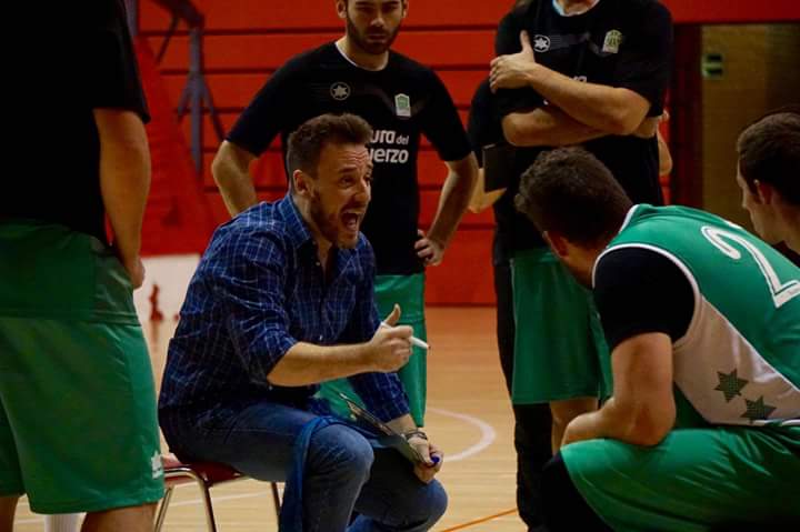 El entrenador villenense Sama ficha por el Club Baloncesto Almansa de Primera Nacional