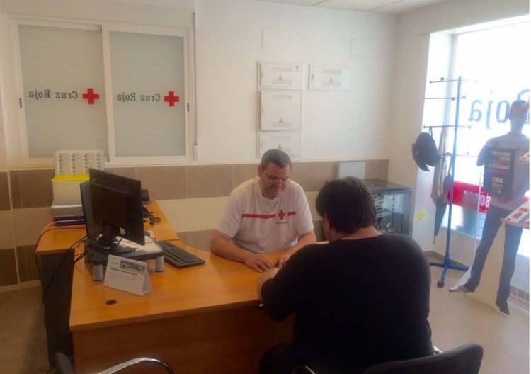 Cruz Roja busca voluntarios para el servicio de acogida