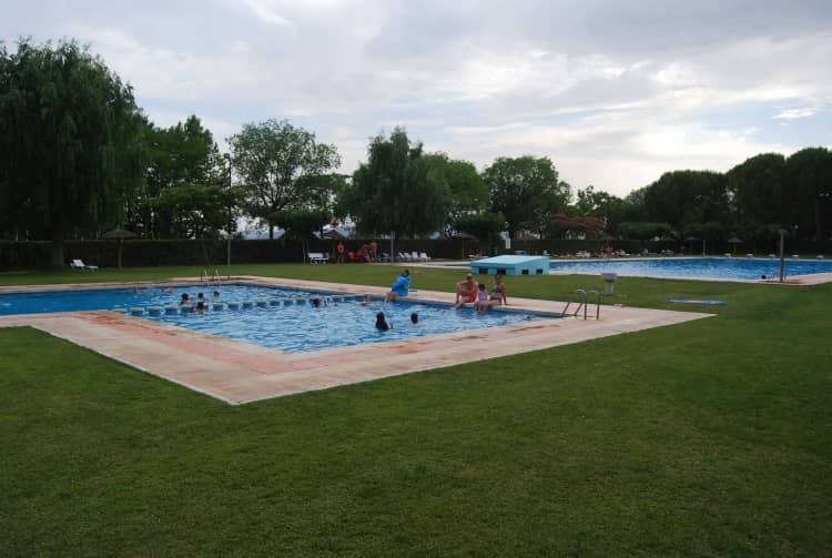 La piscina municipal incrementa el número de usuarios en 2017