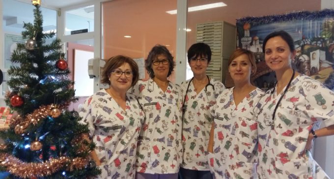 Cambio de uniformes en Pediatria del Hospital de Elda para hacer un entorno más amigable