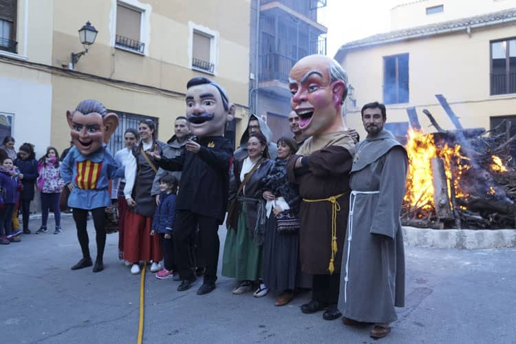 Toquis-nonis vuelve a encender la hoguera de San Antón