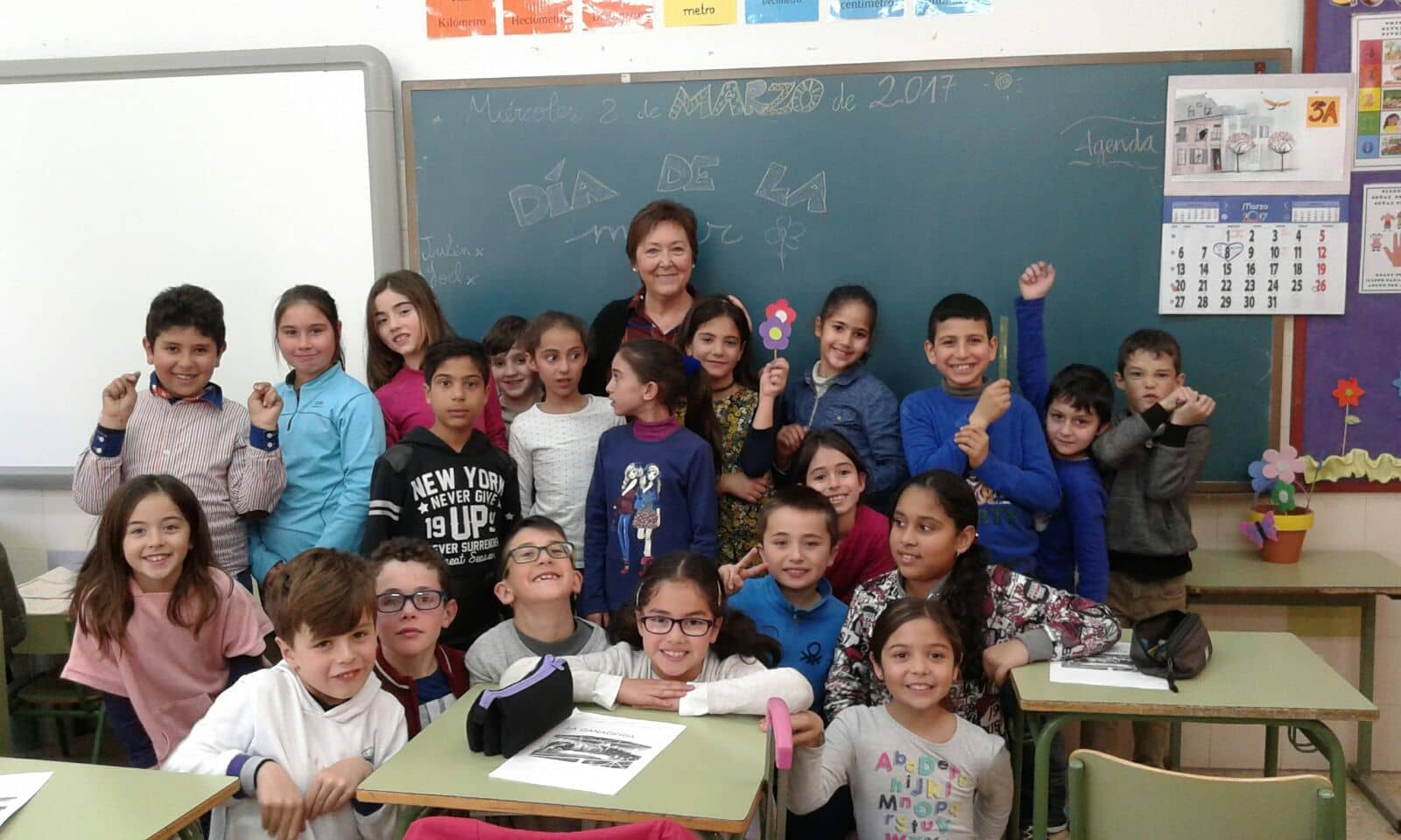 El alumnado del Colegio Público Ruperto Chapí rinde un homenaje a sus abuelas en el Día Internacional de la Mujer