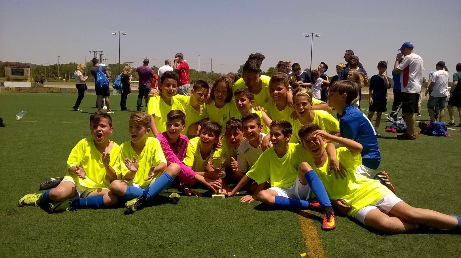 El Alevín A del Villena CF gana la  XXI Fiesta Fútbol 7 en Bañeres