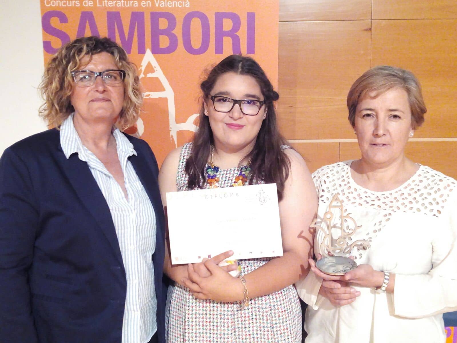 Claudia Beneyto del IES Las Fuentes, tercera clasificado en el concurso Sambori de Literatura Valenciana