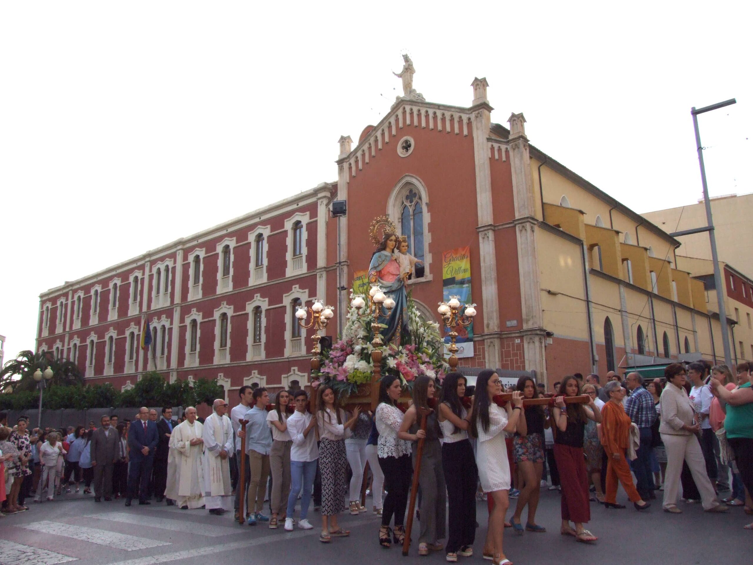 Fiesta y Procesión de Maria Auxiliadora en Villena