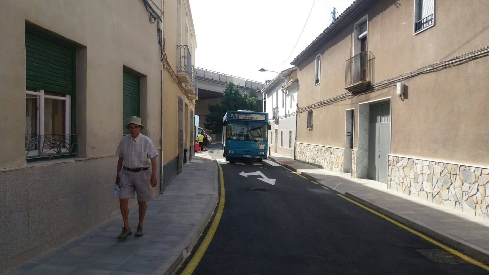 La calle Nueva en Villena se abre al tráfico tras cuatro meses cortada