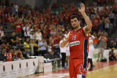 Reconocimiento al jugador de baloncesto villenense, Jesús Fernández