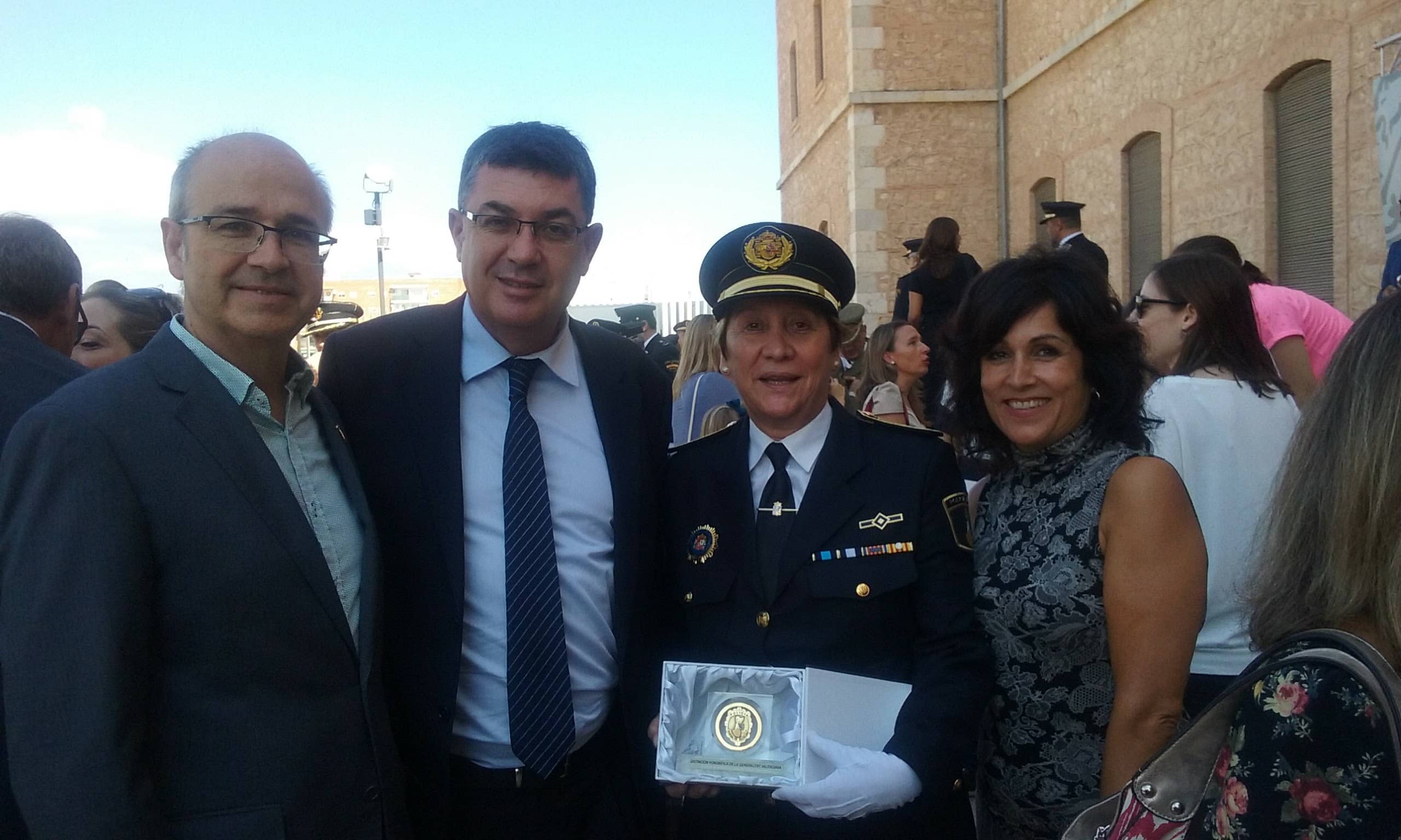 La Generalitat Valenciana condecora al Cuerpo de la Policía Local de Villena