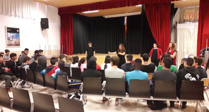Teatro contra los micromachismos en el instituto Navarro Santafé