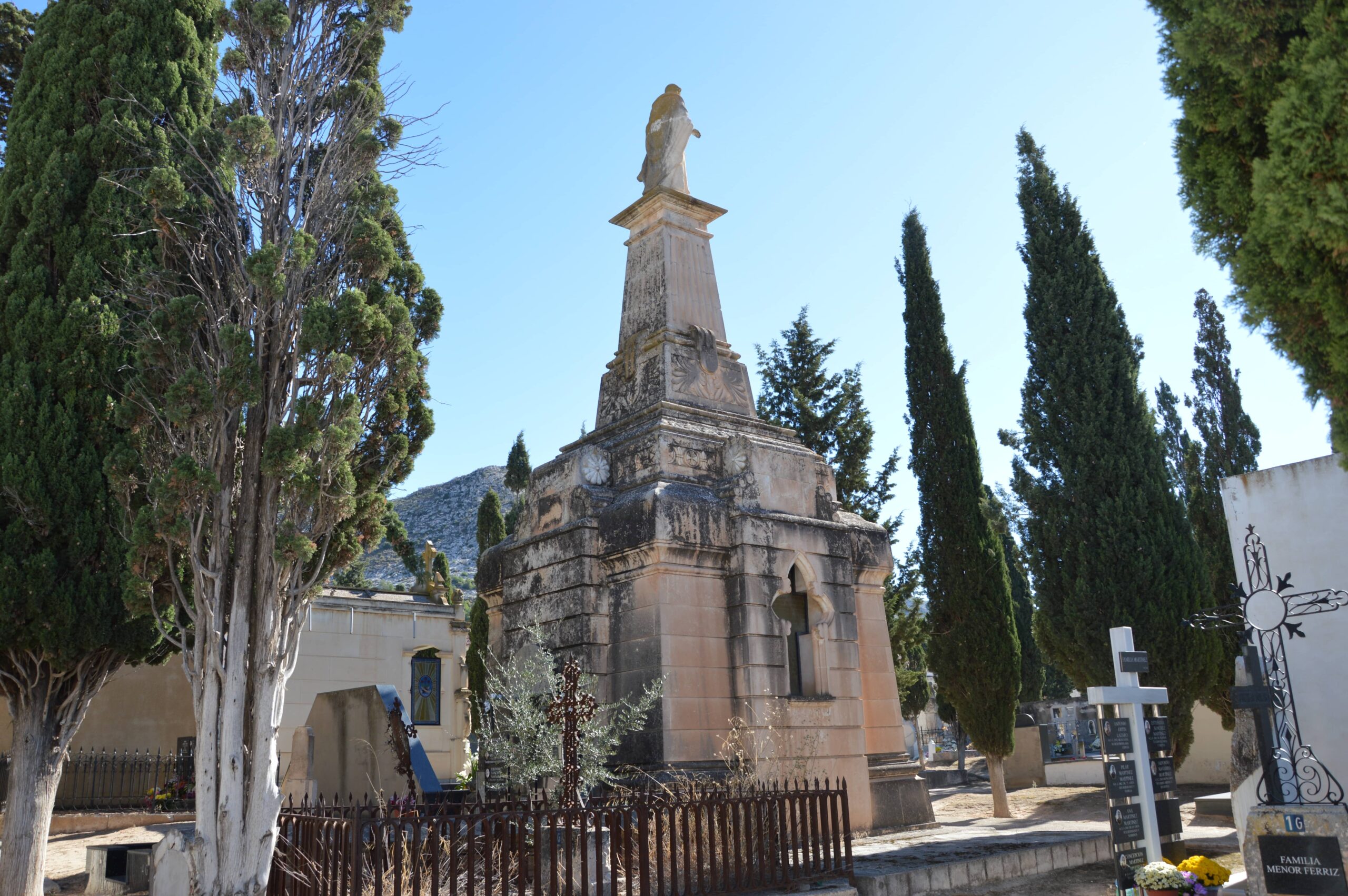 Villena organiza una visita guiada al cementerio municipal