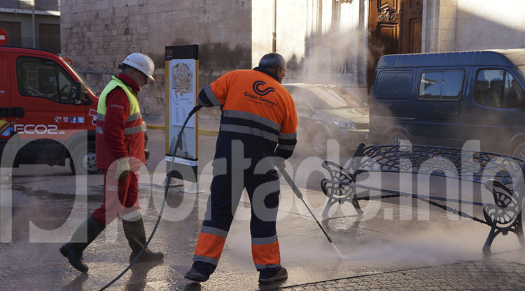 El Ayuntamiento de Villena baraja contratar  el servicio de una máquina quita chicles