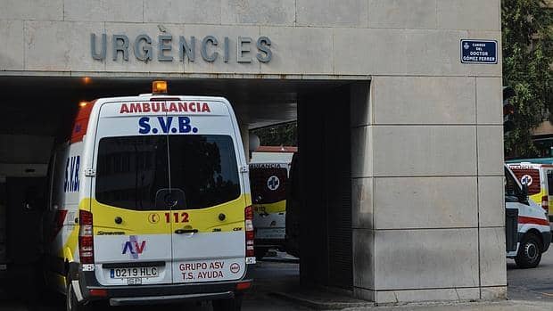 Cinco heridos al chocar dos coches de madrugada en Villena