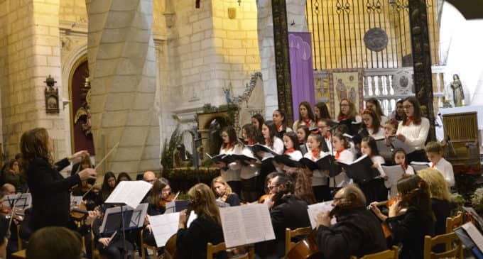 La Orquesta de la Sociedad y el Coro de las Paulas realizan un concierto a Beneficio de Cáritas