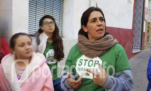 La PAH Villena paraliza el desahucio de una familia en la calle Maestro Moltó