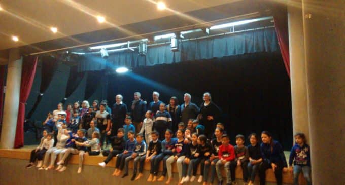 Danza y teatro comunitario en el colegio Santa Teresa