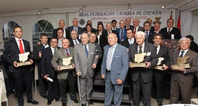 La Peña Cultural Taurina recibe la medalla de bronce del mérito taurino