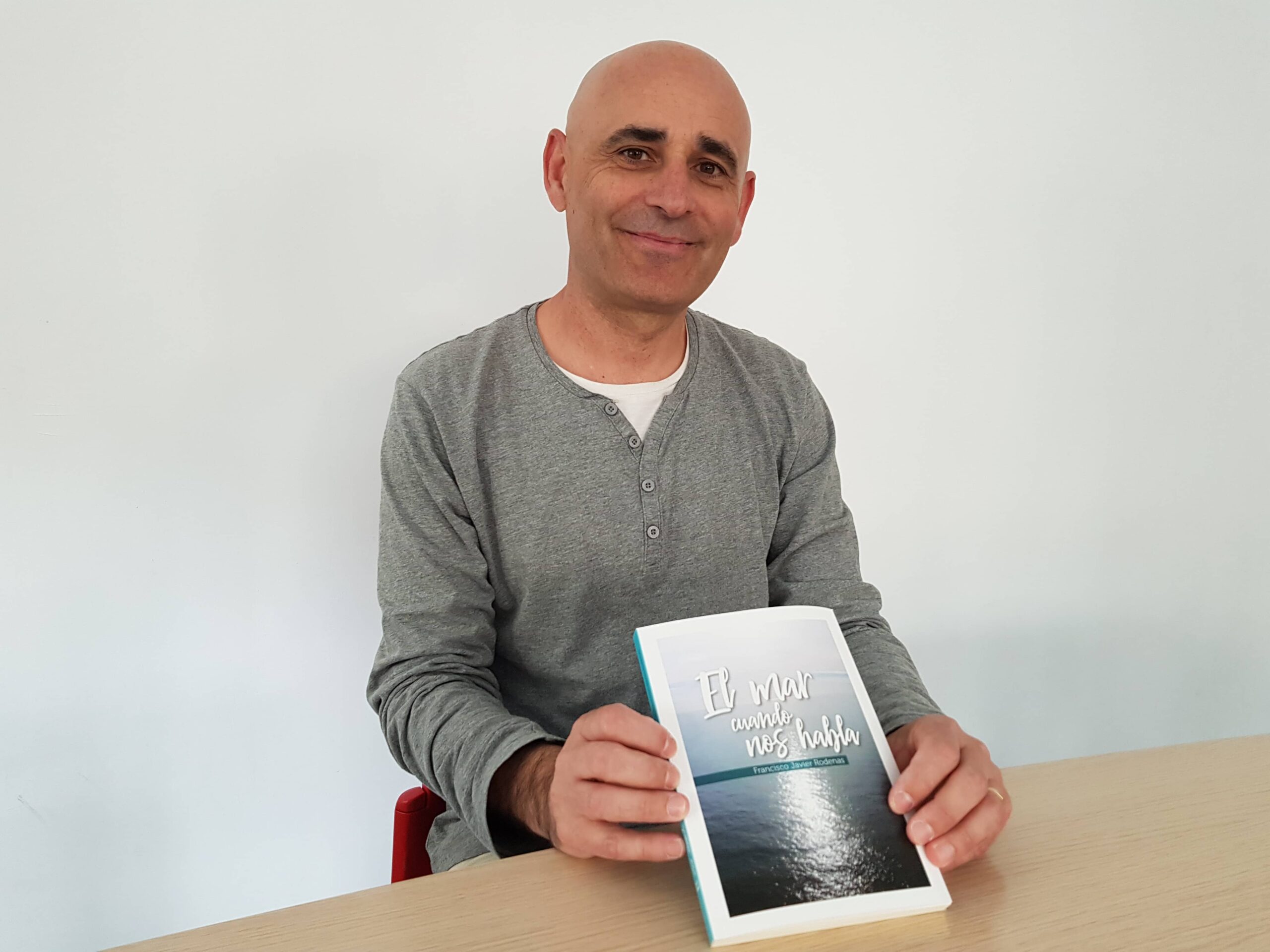 Francisco Rodenas presenta su segunda novela «El mar cuando nos habla»