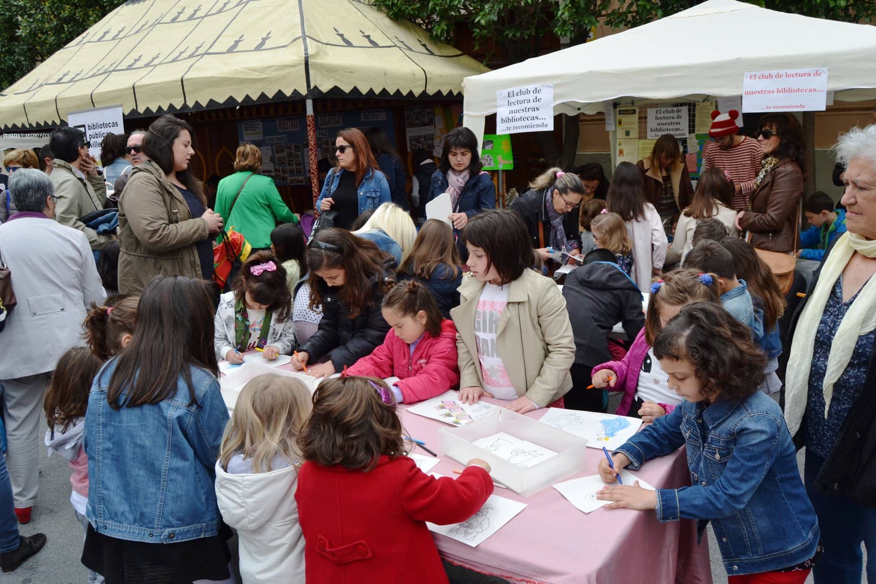 Unas 2.000 personas participaron en la Feria del Libro de Villena