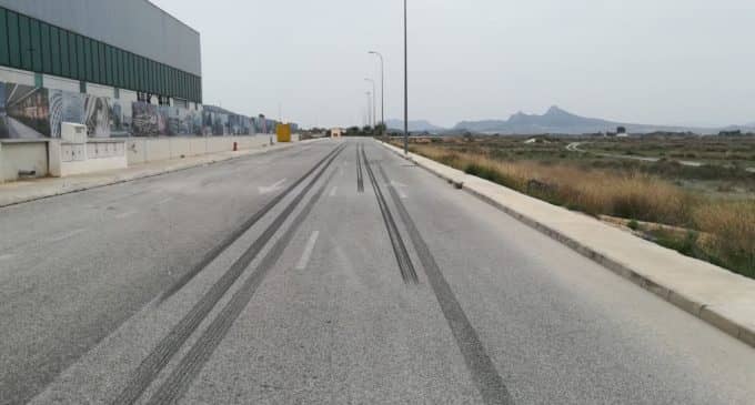 El PSOE alerta de carreras de vehículos en el poligono Bulilla