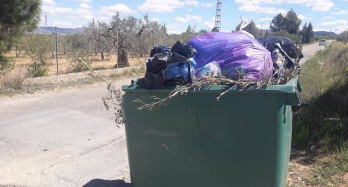 El PP denuncia las carencias de la recogida de basura en los parajes de Villena