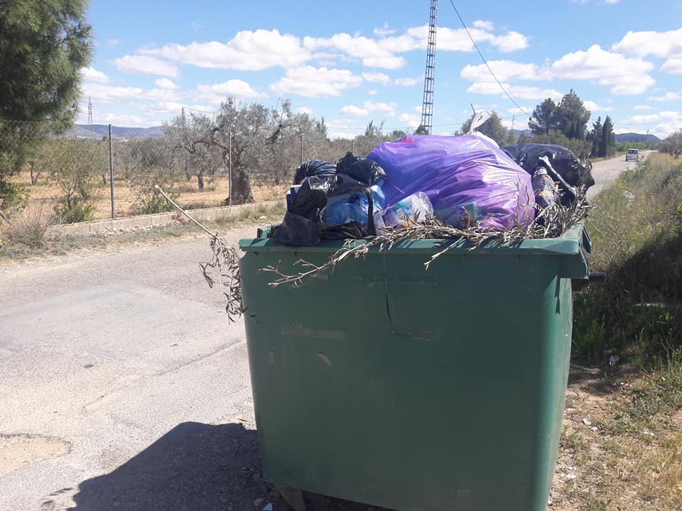 El PP denuncia las carencias de la recogida de basura en los parajes de Villena