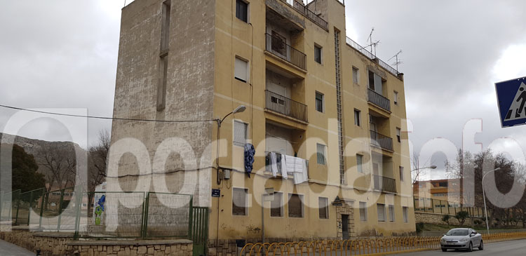 Desalojan el edificio de los antiguos maestros de la calle San Sebastián