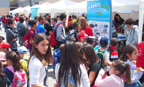 1.500 alumnos de distintas poblaciones participan en el Certamen de Robótica organizado en el IES Hermanos Amorós