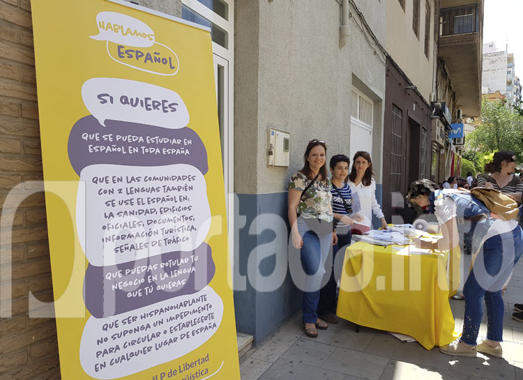La asociación Hablamos Español recoge cientos de firmas para solicitar la libertad de elección de lengua