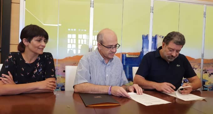 El IES Valle de Elda firma un acuerdo de colaboración con Villena para la realización de prácticas en Turismo