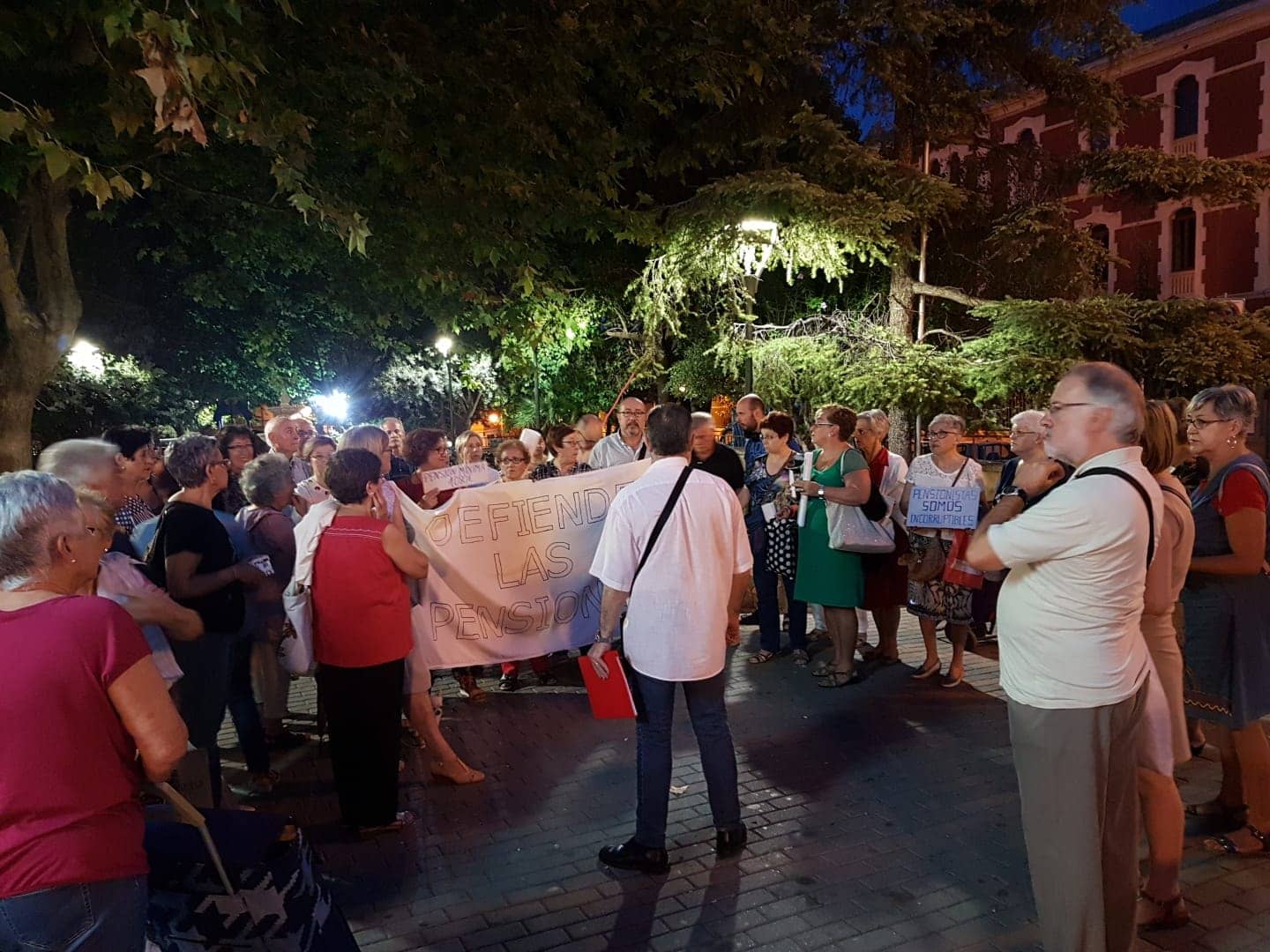 La Plataforma de Local por la Defensa de las Pensiones Públicas de Villena continúa con las concentraciones de protesta