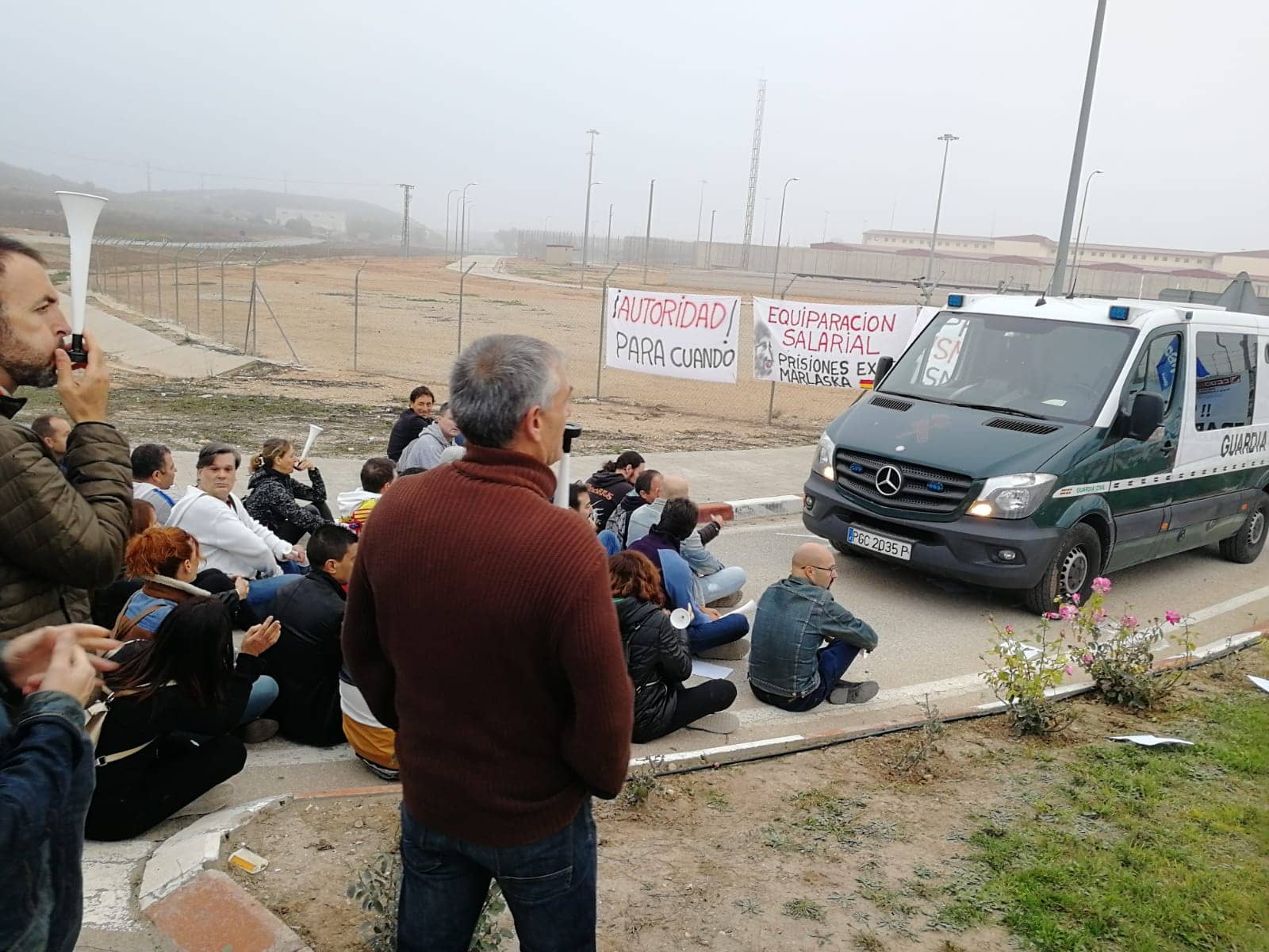 Los funcionarios de prisiones inician concentraciones a las puertas de la cárcel de Villena