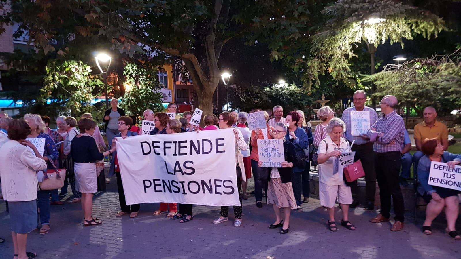 La Plataforma local de Villena por unas pensiones dignas reanuda las concentraciones en la plaza de María Auxiliadora