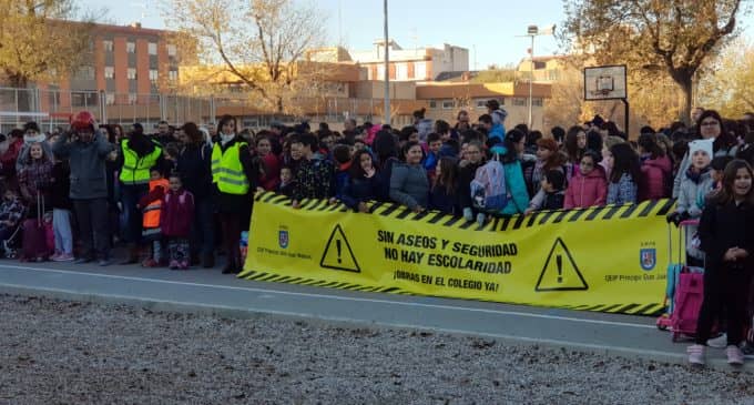 El colegio Príncipe don Juan Manuel inicia una campaña de sentadas para pedir la reforma del centro