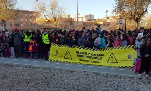 El colegio Príncipe don Juan Manuel inicia una campaña de sentadas para pedir la reforma del centro