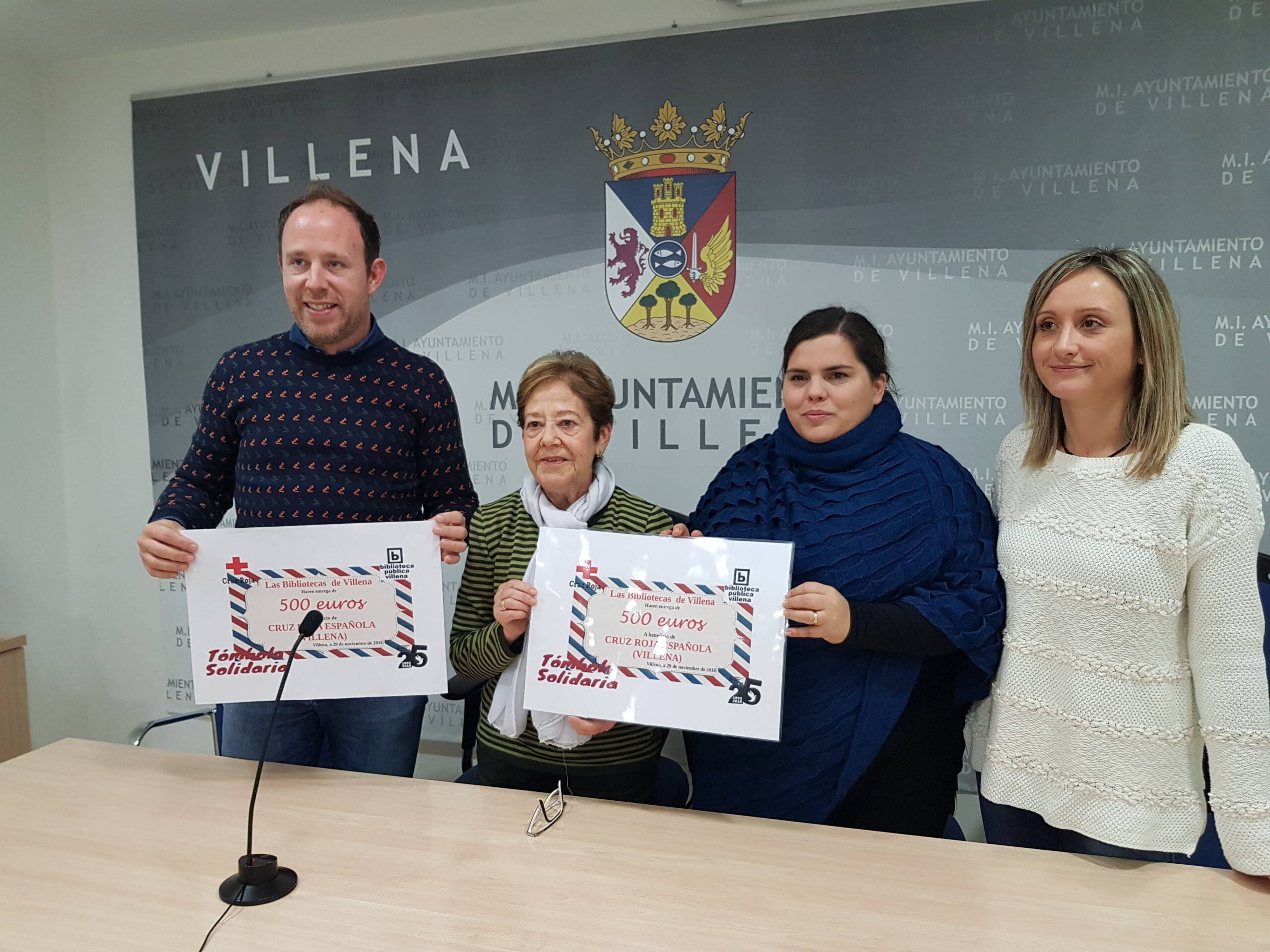 Las Bibliotecas de Villena entregan 500 euros a Cruz Roja para su programa de atención a personas sin hogar