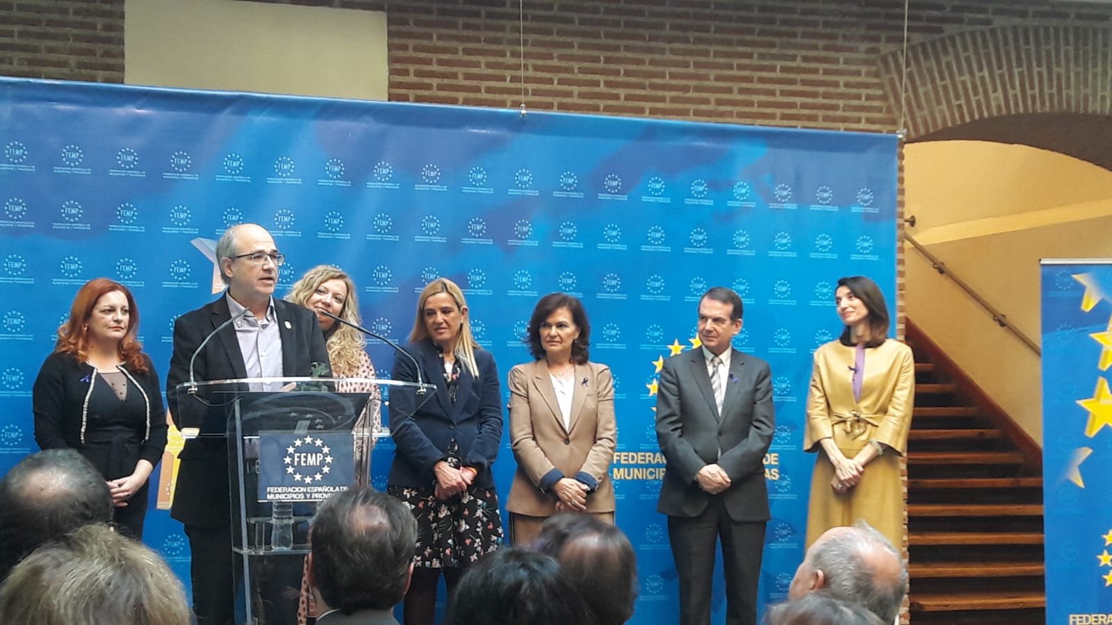 La Vicepresidenta del Gobierno entrega a Villena el premio a las buenas prácticas contra la violencia de género