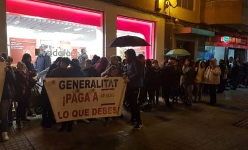 Apadis mantiene las protestas por los impagos de Conselleria