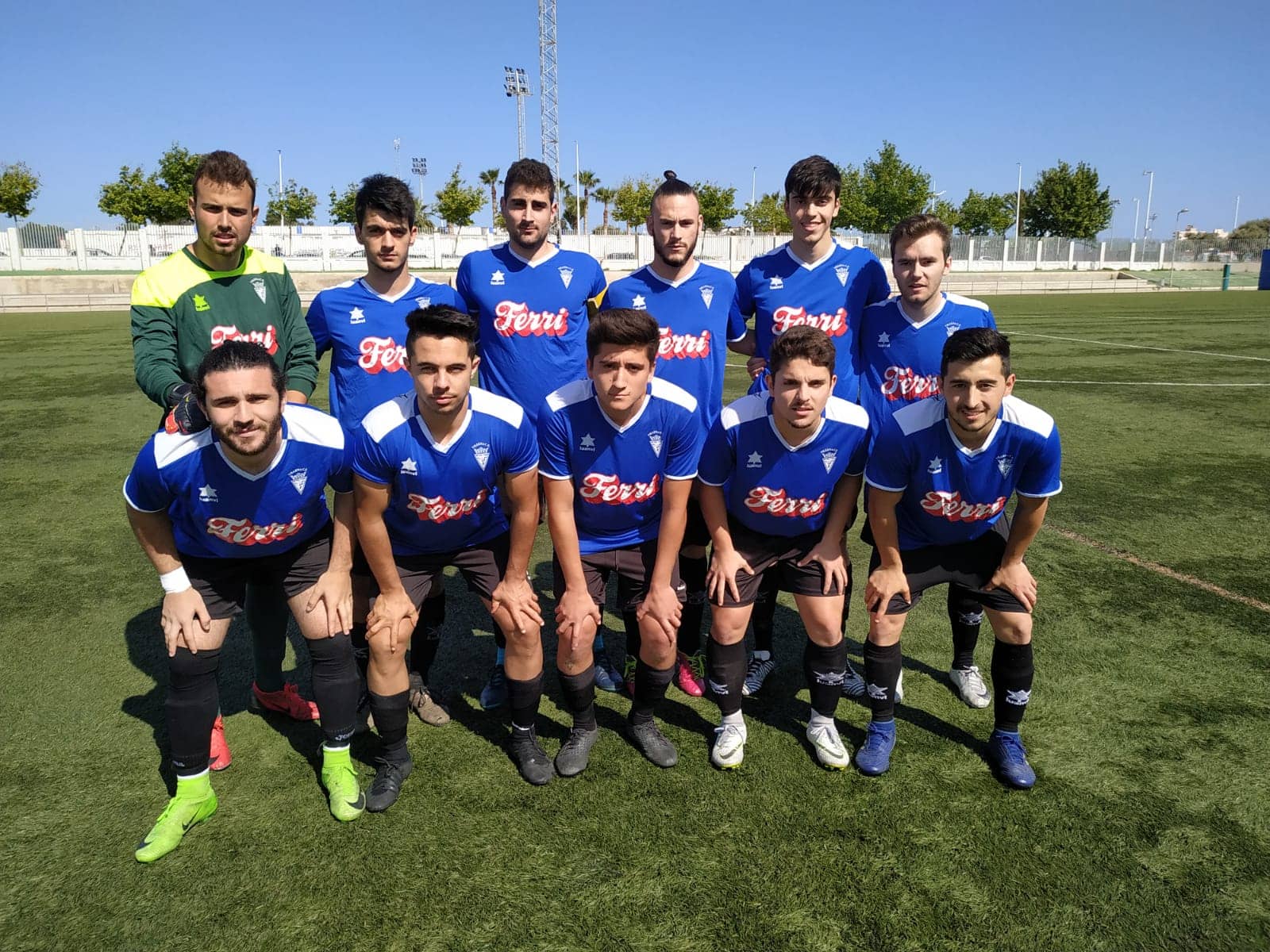 El Villena CF gana en Torrevieja y abandona la última posición