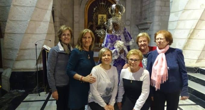 La Junta de la Virgen organiza un besamanos en el día de la Madre