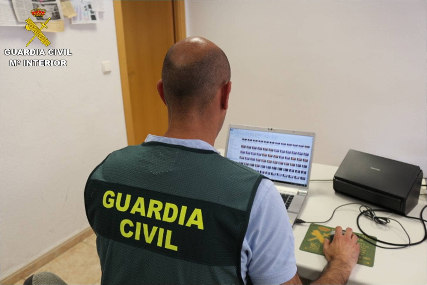 La Guardia Civil detiene a un joven en Villena por solicitar imágenes sexuales a 10 menores