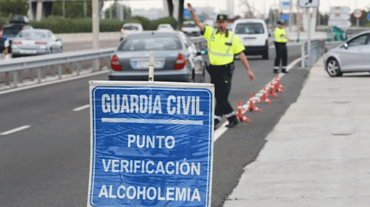 La DGT intensificará durante este fin de semana los controles preventivos de alcohol y drogas con motivo de las fiestas de San Juan
