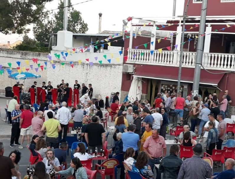 Un éxito de gente y buen ambiente en la primera fiesta de inauguración del verano en Las Virtudes
