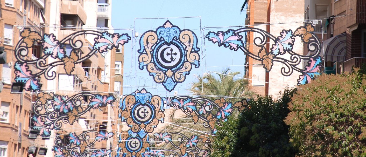 Villena adjudica la iluminación y decoración de Fiestas  por 159.720 euros por un periodo de dos años